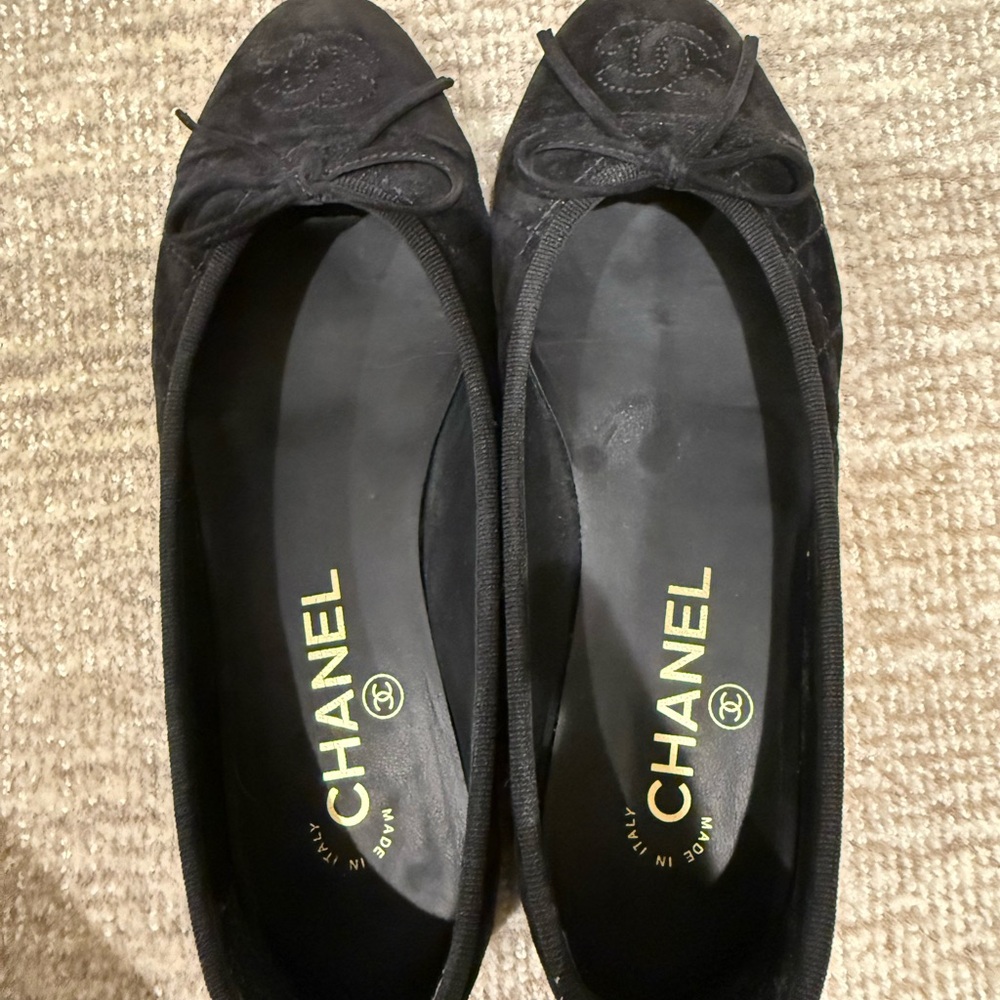 CHANEL Black Suede Loafers with Bow - Picture 2 of 5